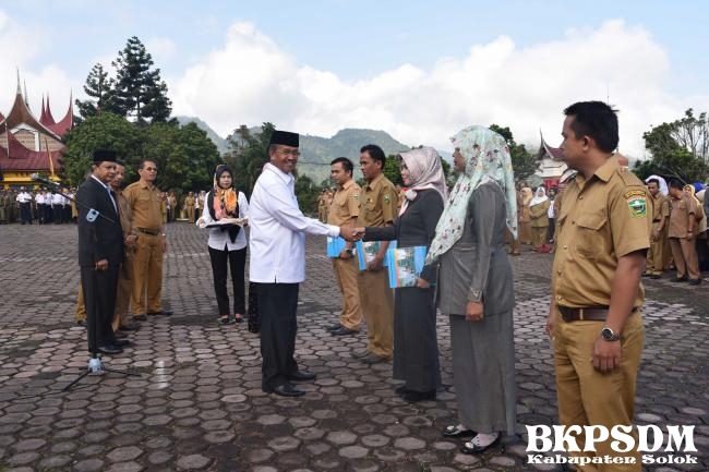 Penyerahan SK Naik Pangkat PNS Periode April 2018